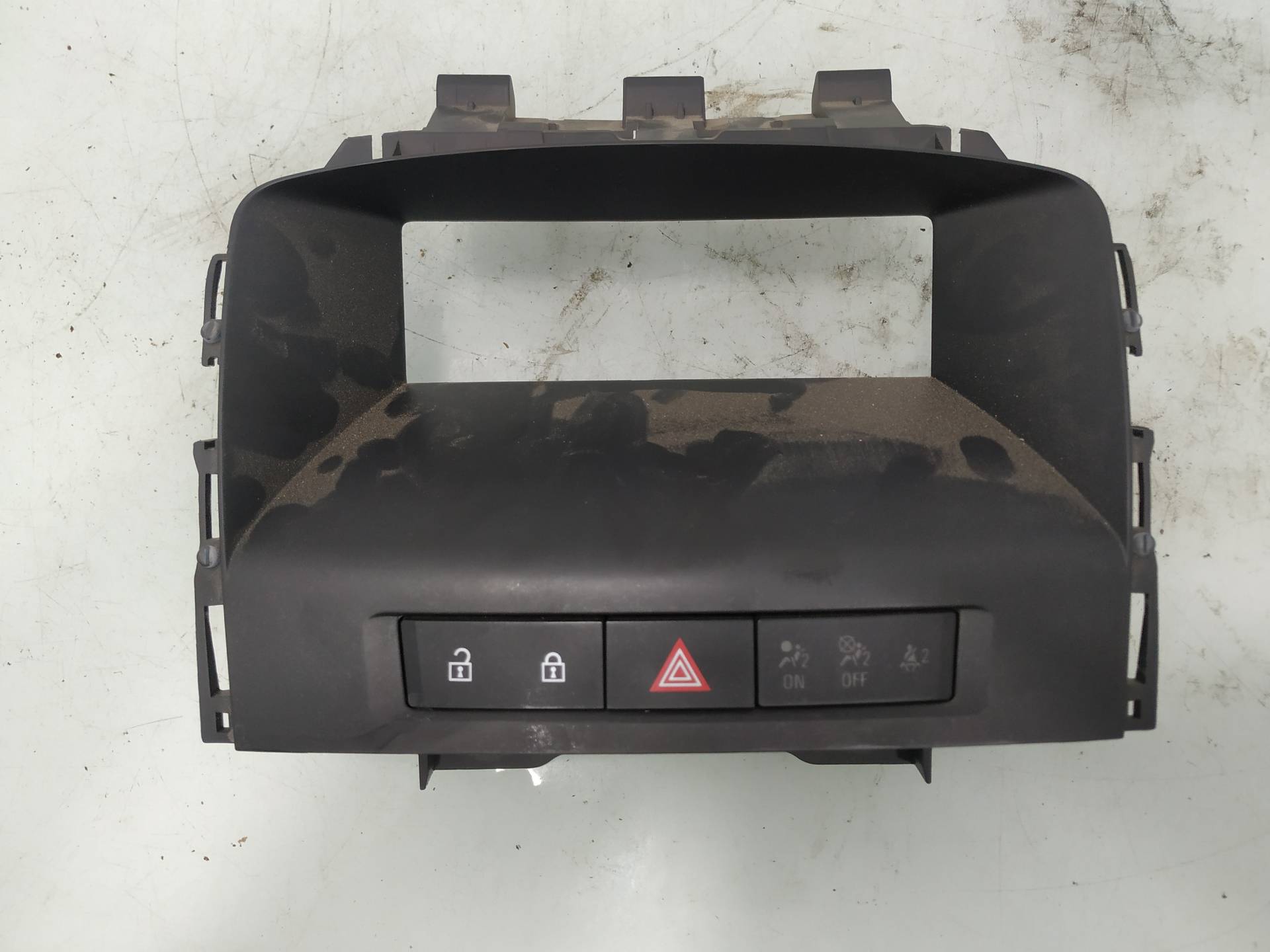 OPEL Astra J (2009-2020) кнопка опасности 13285122 19145448