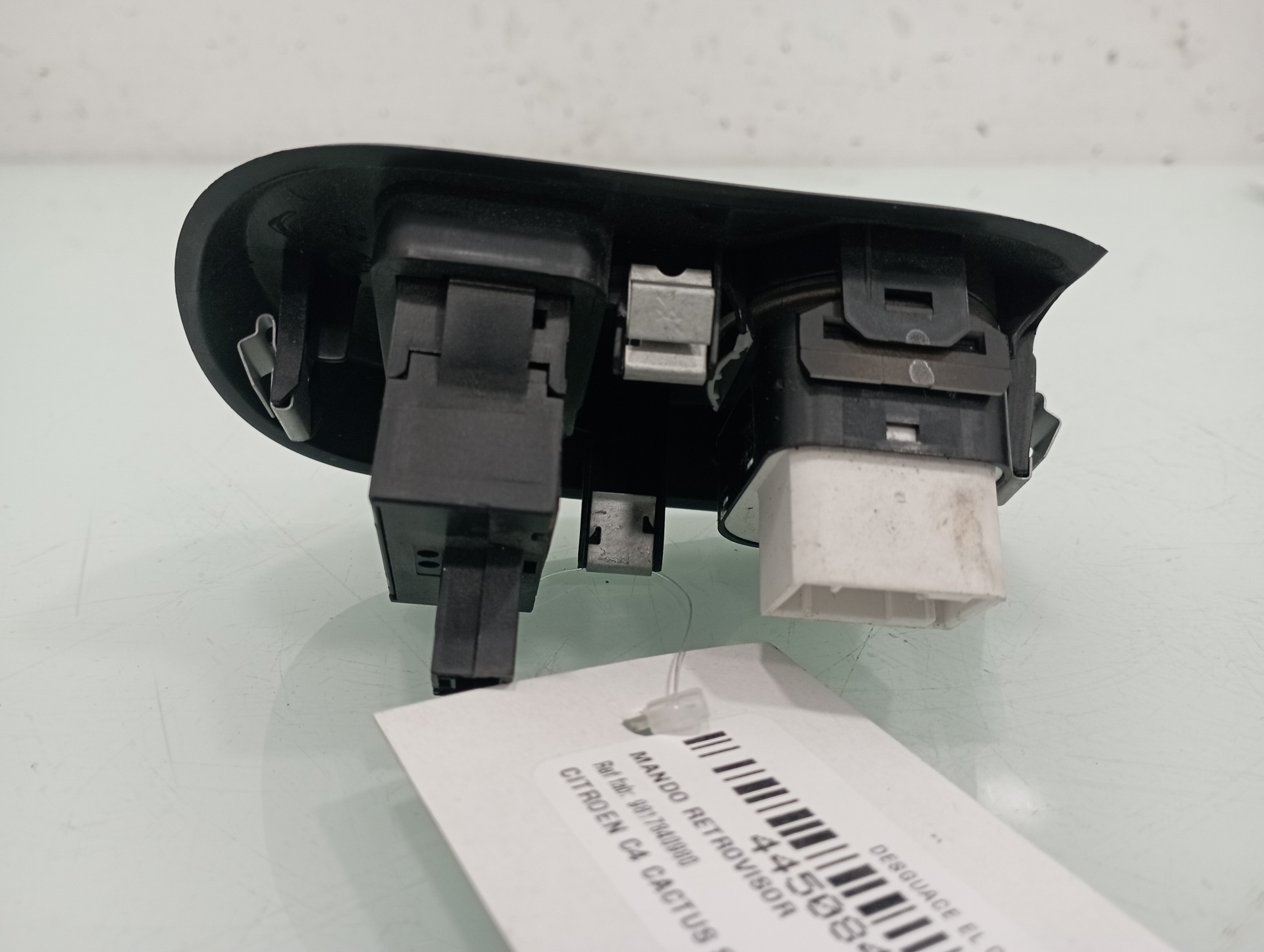 Mando retrovisor YH01 9817840980 de Citroen C4 cactus 2014-0 102 CV con 45105 km - pieza usada