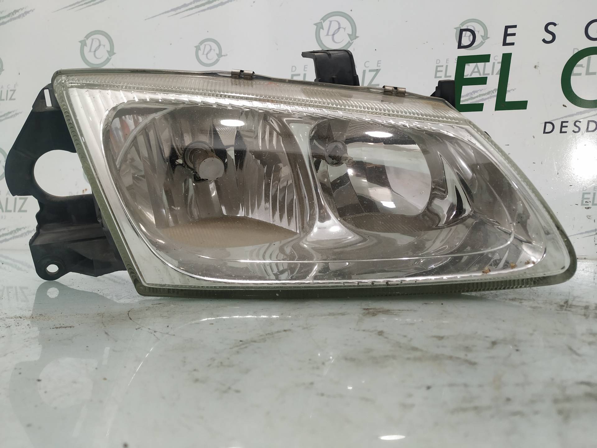 NISSAN Almera N16 (2000-2006) Front Right Headlight 89003330 24880743