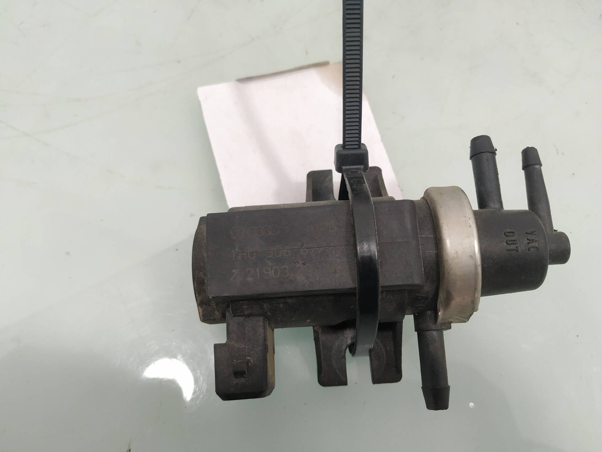 SEAT Ibiza 2 generation (1993-2002) Solenoid Valve 1H0906627 19184468