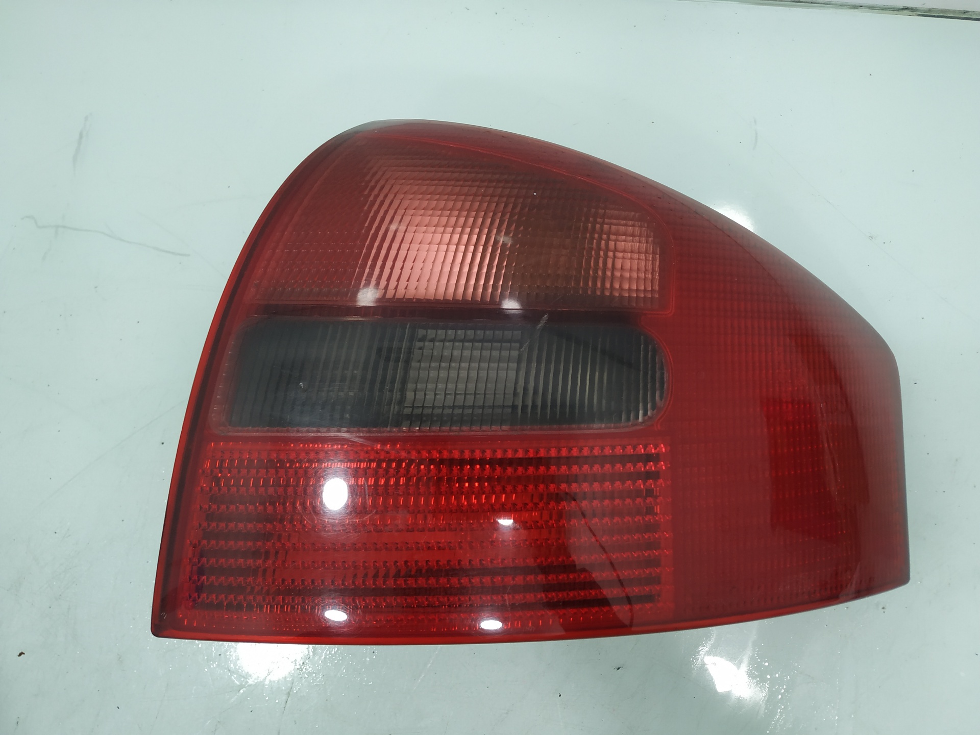 AUDI A6 C5/4B (1997-2004) Rear Right Taillight Lamp 4B5945096 24920827