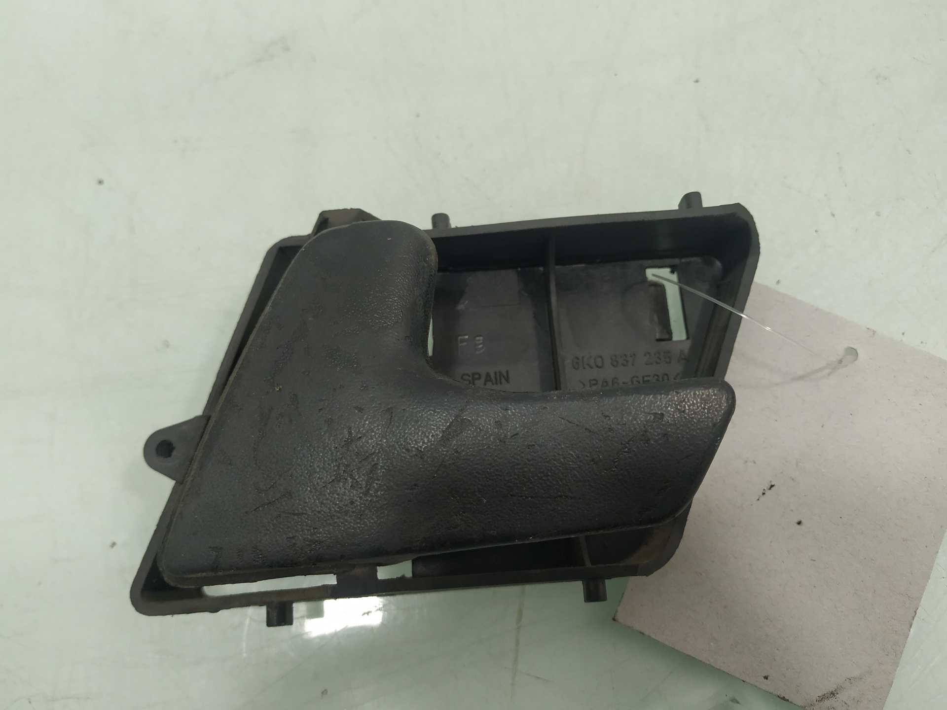 SEAT Cordoba 1 generation (1993-2003) Кронштейн ручки передней левой двери 6K0837221C 25929612