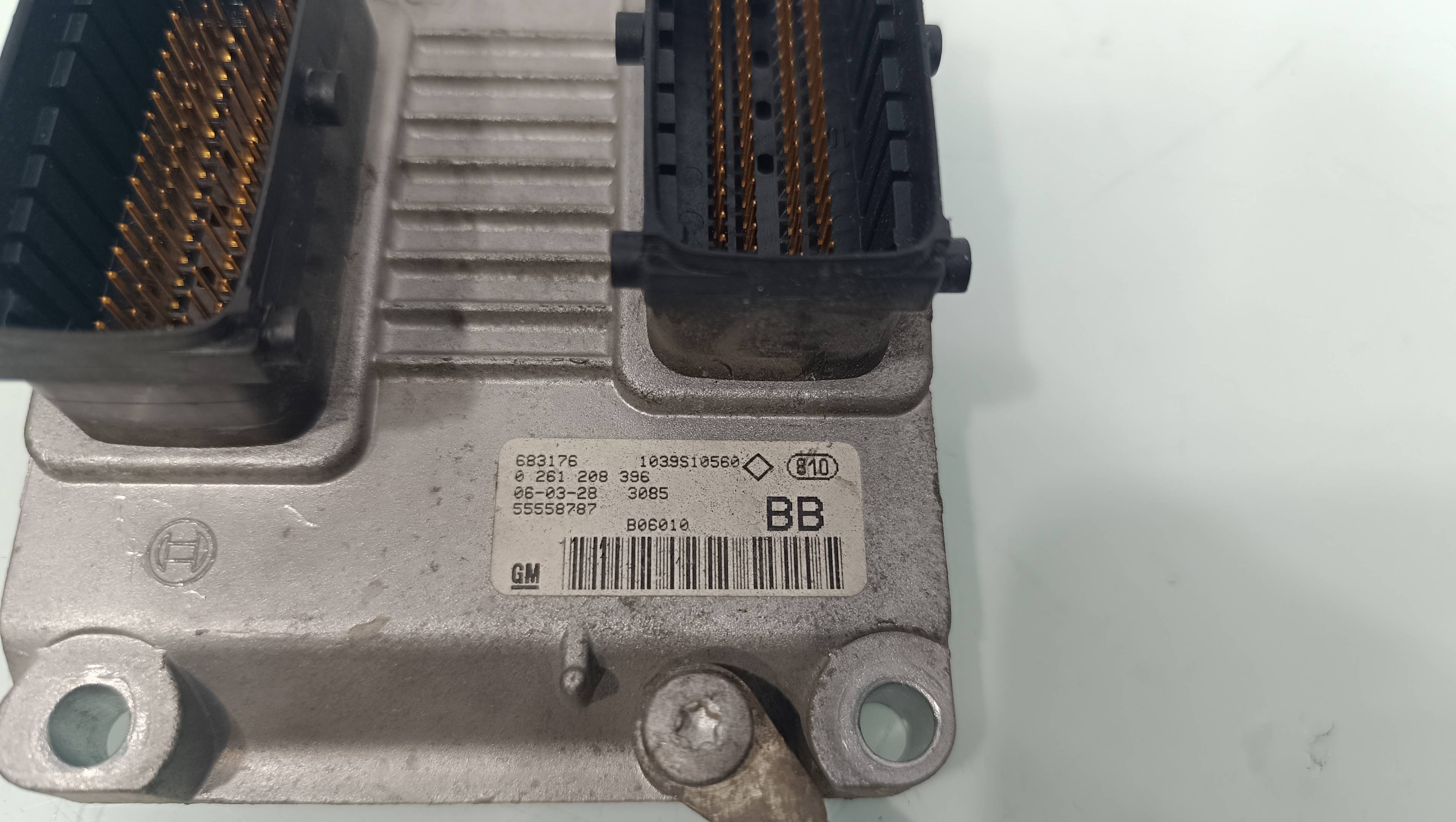 Centralita motor uce 55558787 de Opel Astra 2006-2010