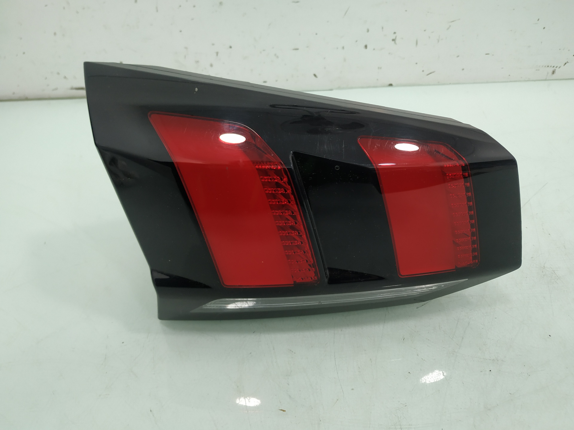 PEUGEOT Rear Left Taillight 9811027880 24921385