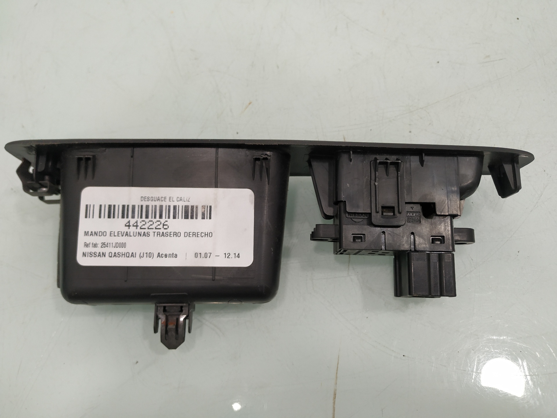 NISSAN Qashqai 1 generation (2007-2014) Commutateur de commande de vitre de porte arrière droite 25411JD000 19206801