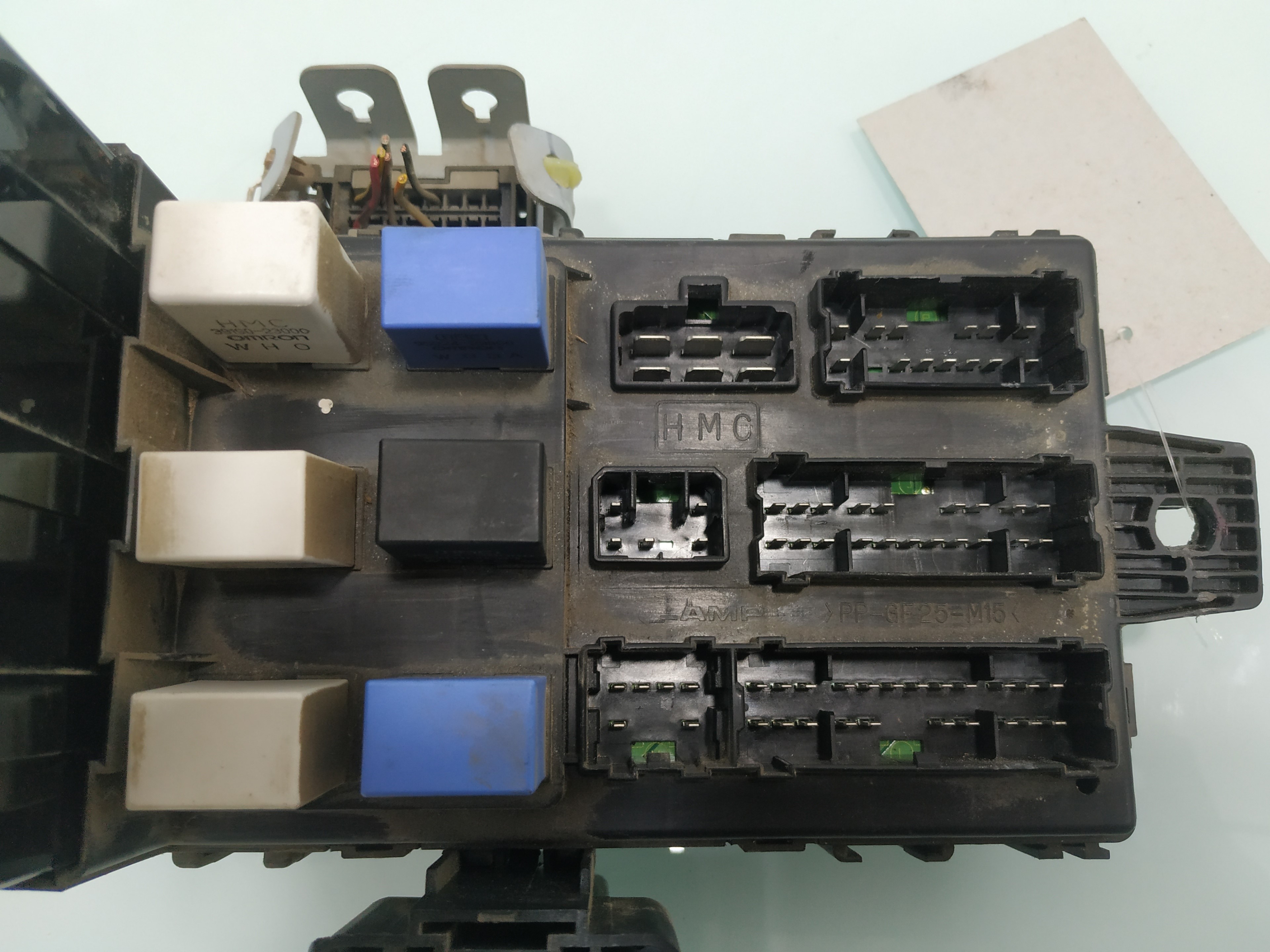 Caja de relés / fusibles D4EA 9540026500 de Hyundai Santa fé i (sm) 2001-2006 - pieza usada