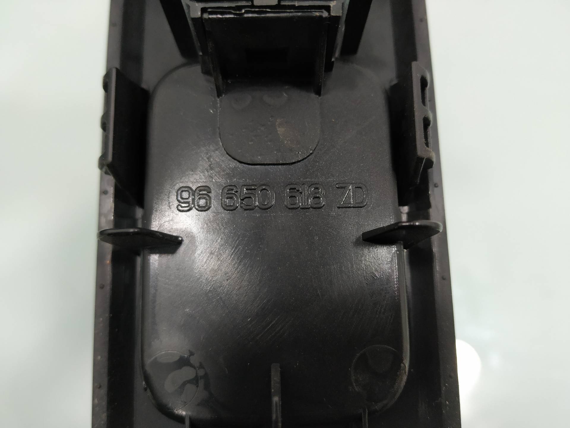 PEUGEOT 5008 1 generation (2009-2016) Front Right Door Window Switch 96662297ZD 19190721