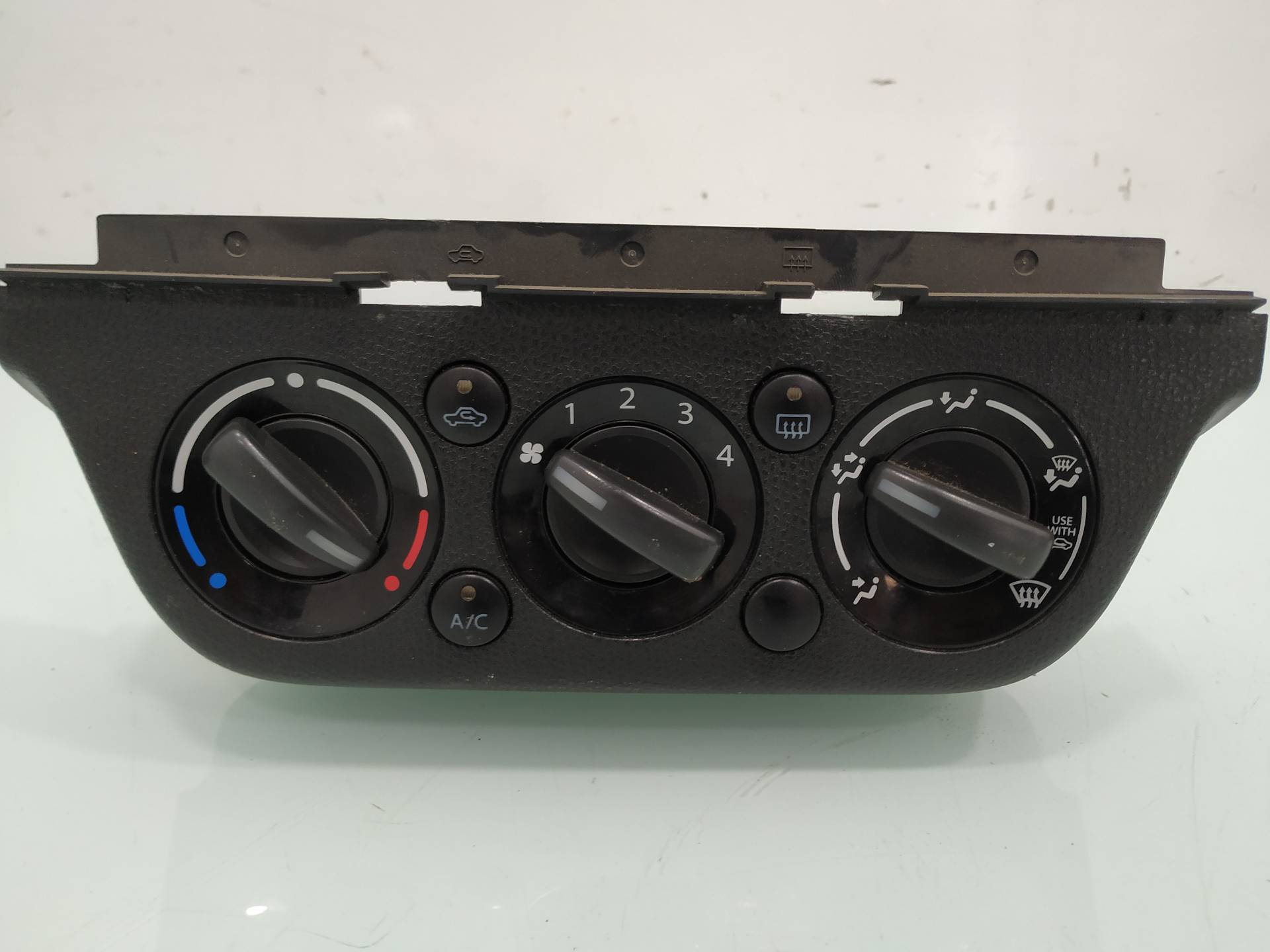 Mando calefaccion / aire acondicionado M13A de Suzuki Swift iii (mz, ez) 2005-2010 con 132261 km - pieza usada