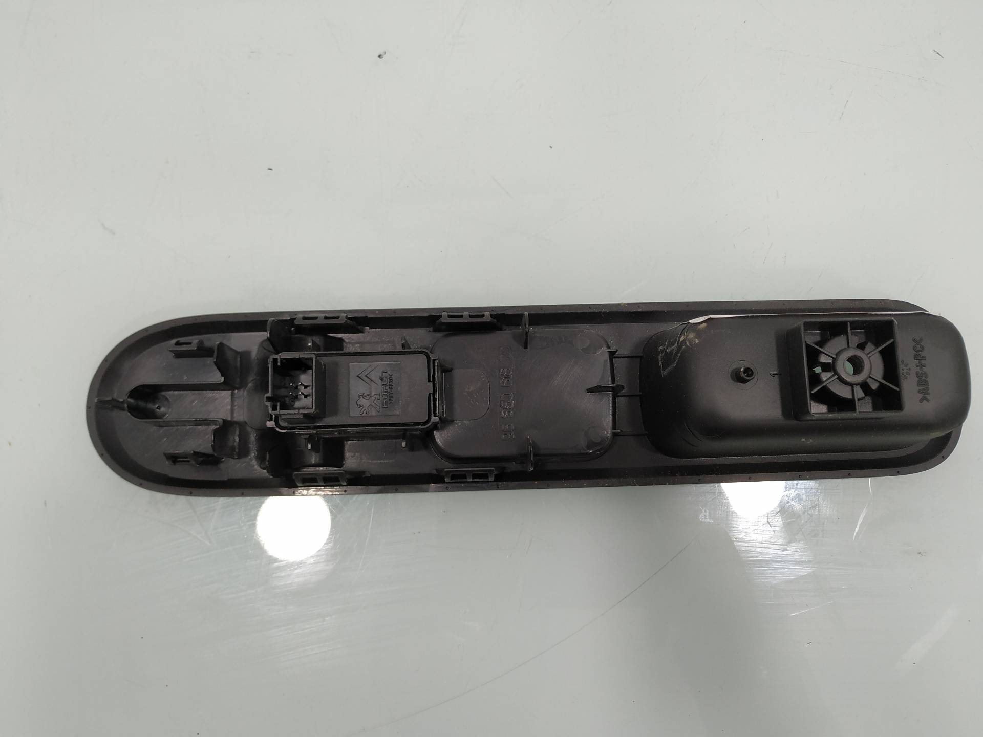 PEUGEOT 5008 1 generation (2009-2016) Front Right Door Window Switch 96662297ZD 19190721