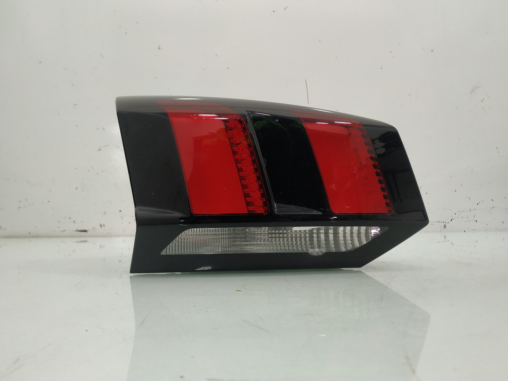 PEUGEOT Rear Left Taillight 9811027880 24921385