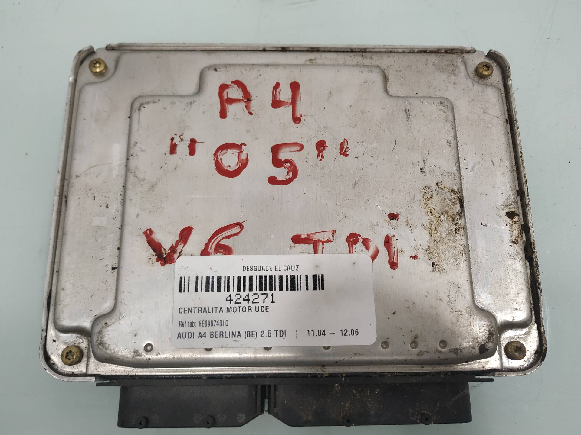 AUDI A4 B6/8E (2000-2005) Moottorin ohjausyksikkö ECU 8E0907401Q 19078156