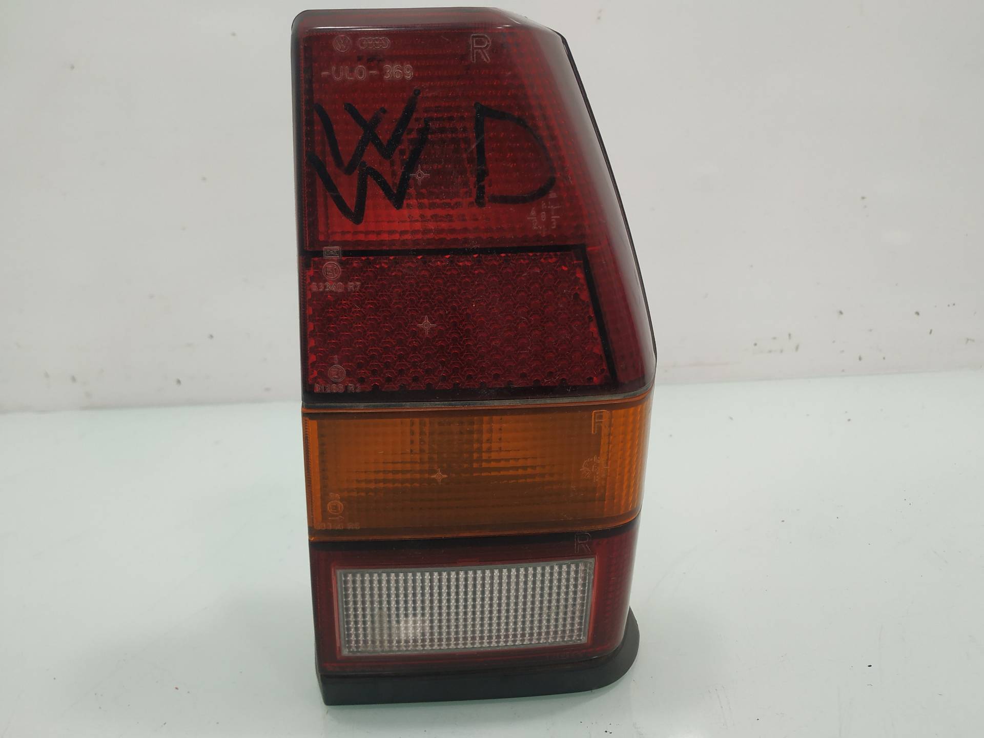 VOLKSWAGEN 2 generation (1981-1994) Feu arrière droit 867945257A 19189674