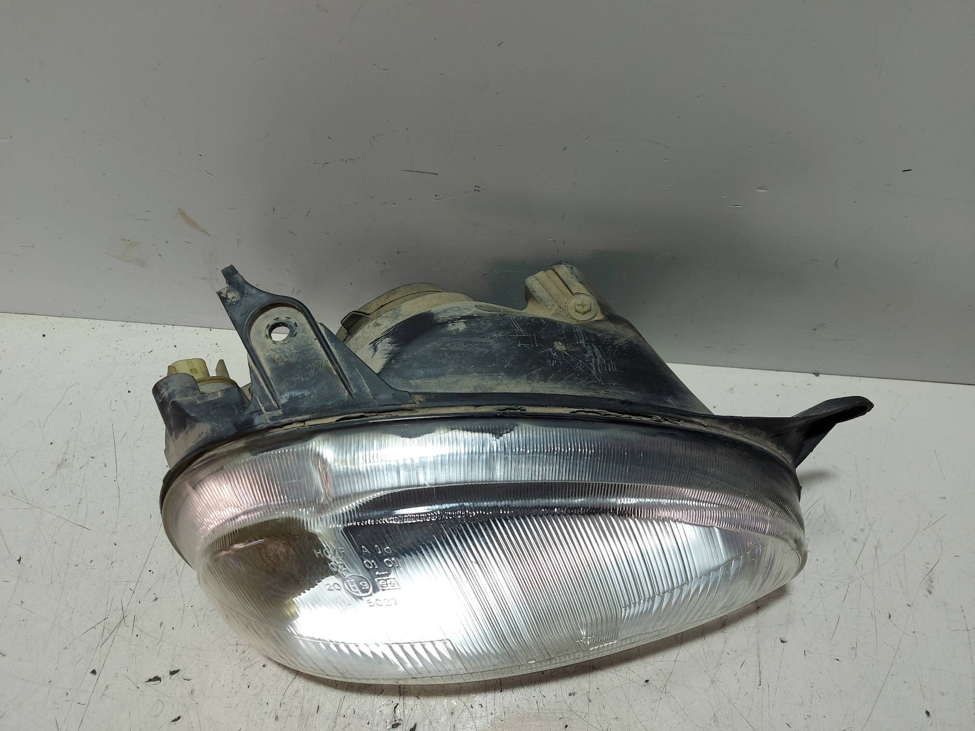 OPEL Combo B (1993-2001) Front Right Headlight 25087913