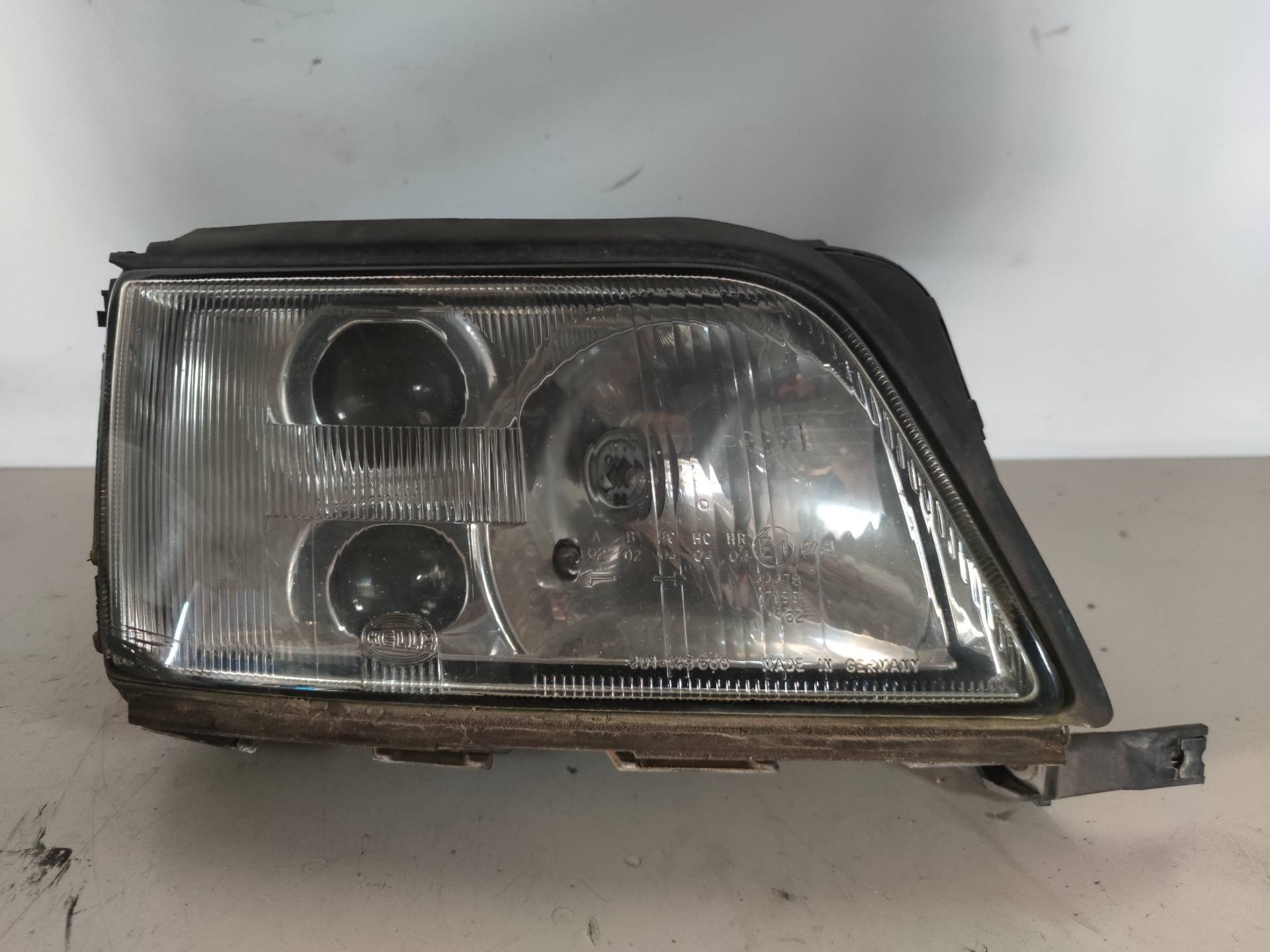 AUDI A6 C4/4A (1994-1997) Front Right Headlight 14050602RE 22455281