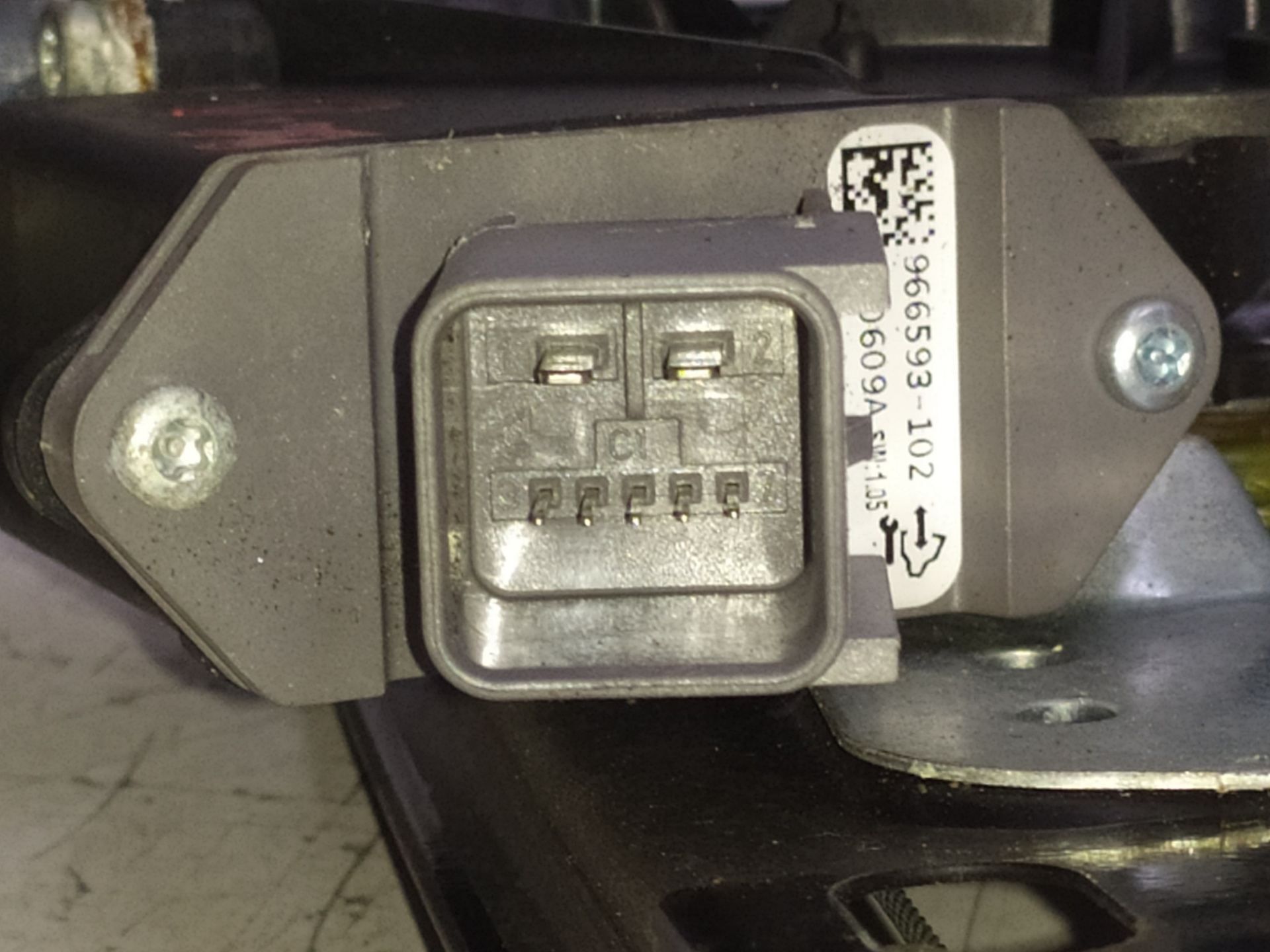 Elevalunas delantero derecho A17DTR 915368103 de Opel Astra j (p10) 2009-2015 - pieza usada