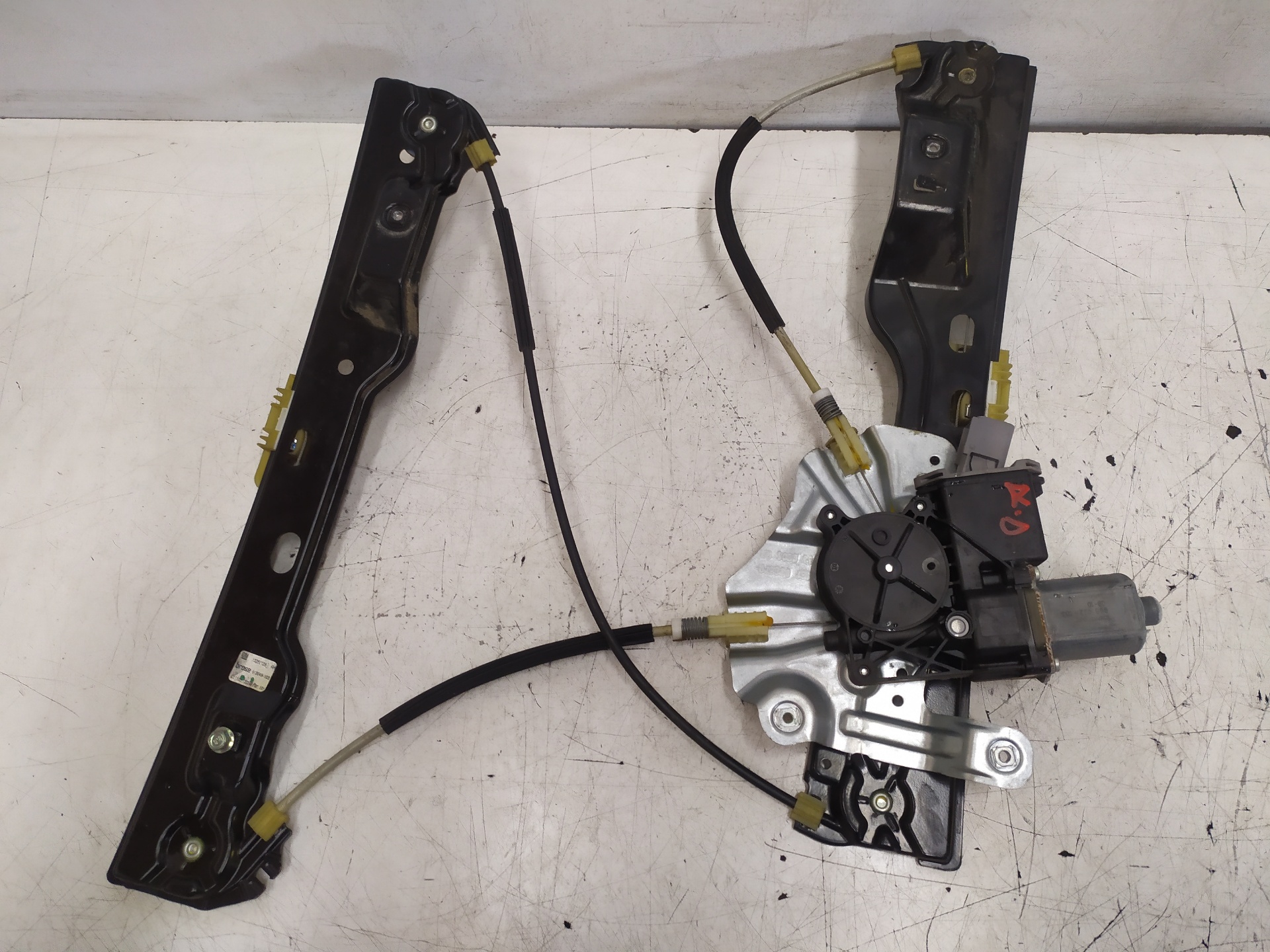Elevalunas delantero derecho A17DTR 915368103 de Opel Astra j (p10) 2009-2015