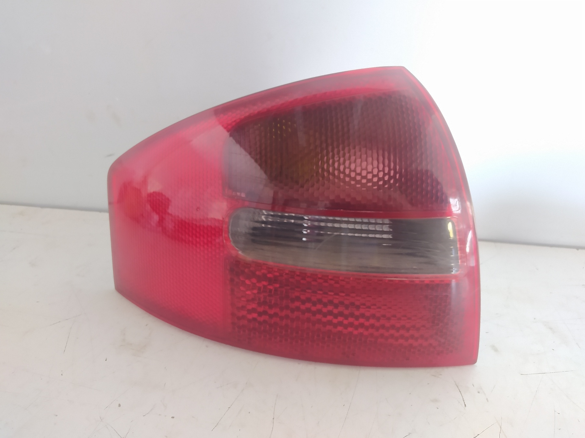 AUDI A6 C5/4B (1997-2004) Rear Left Taillight 25038961