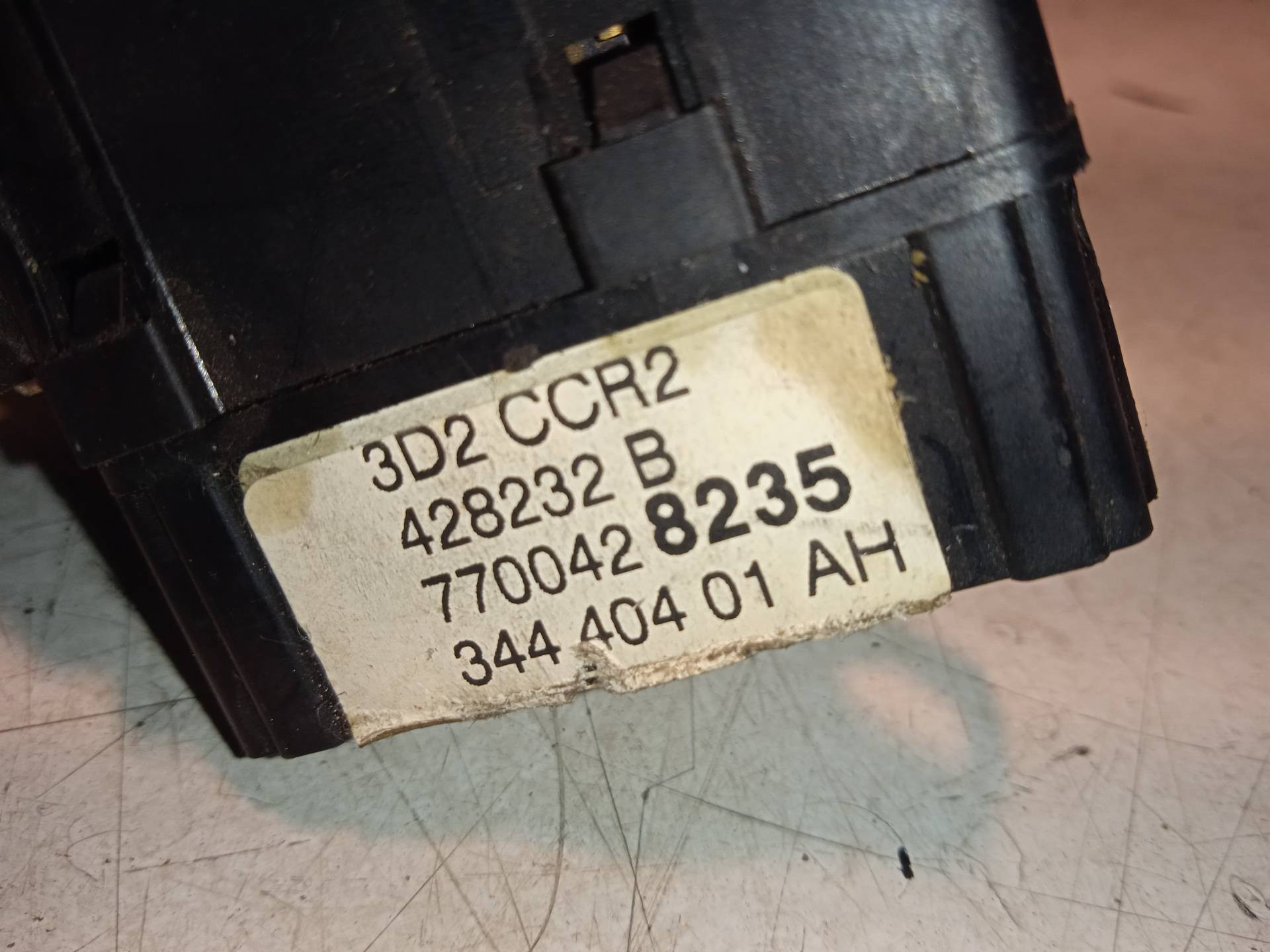 AUDI A6 C5/4B (1997-2004) Подрулевой переключатель 7700428235 25350983