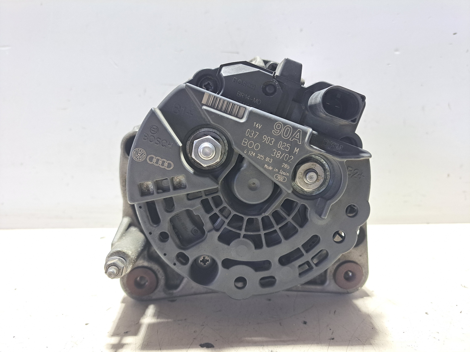 VOLKSWAGEN Polo 4 generation (2001-2009) Laturi 037903025M, 012432501390A 25039085