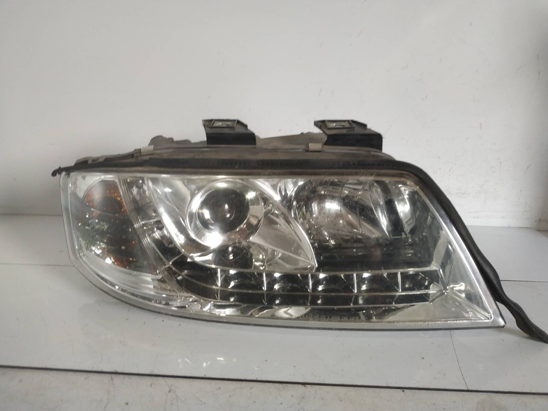 AUDI A6 C5/4B (1997-2004) Front Right Headlight SK3401ADA699 20090325