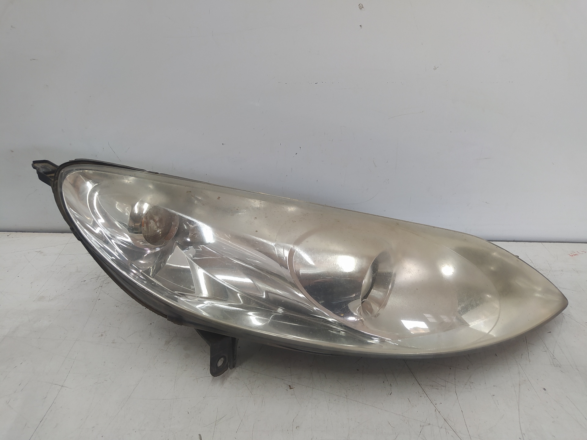 PEUGEOT 407 1 generation (2004-2010) Front Right Headlight 0301213272 23160860