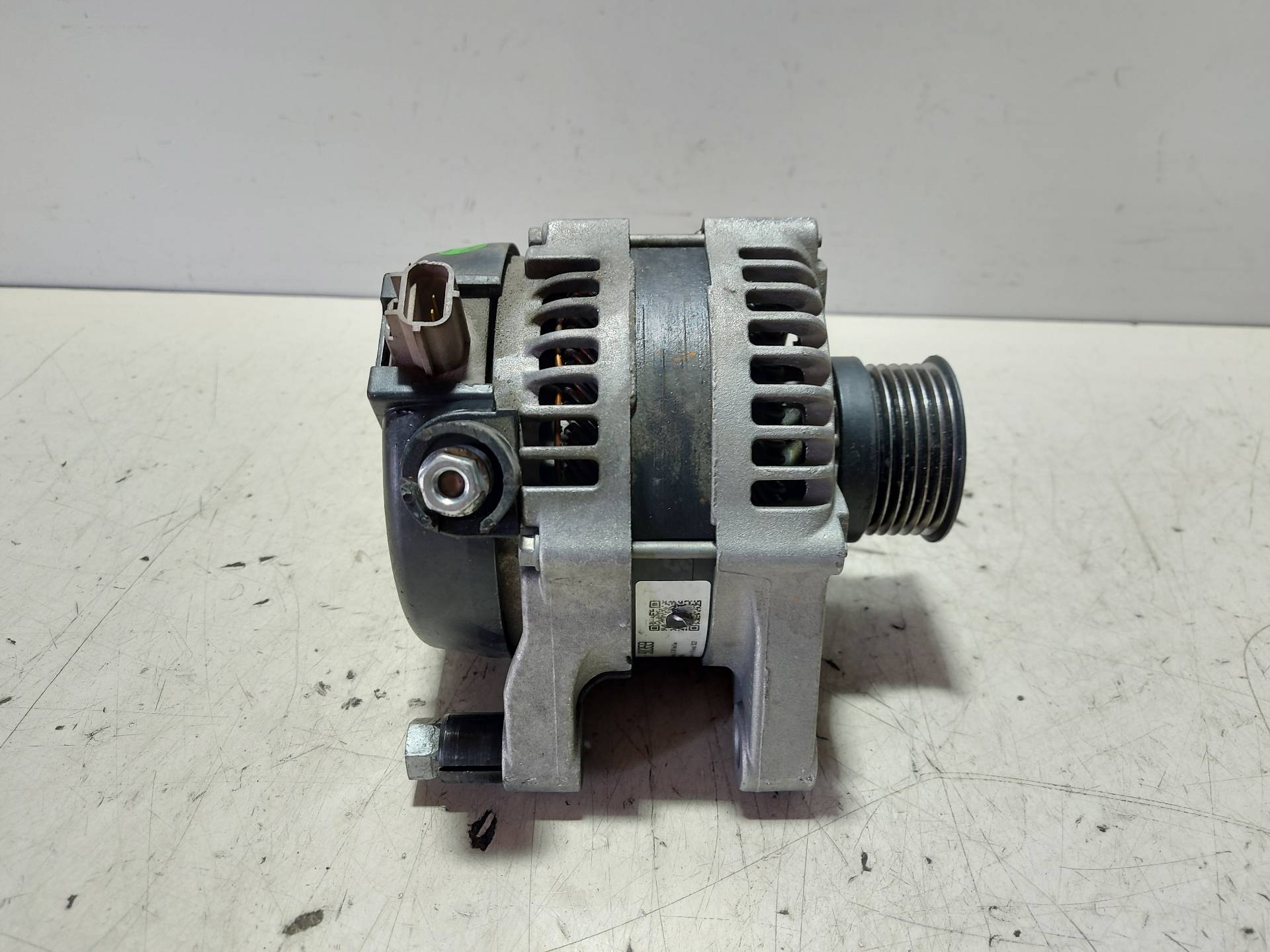 FORD Kuga 2 generation (2013-2020) Alternator 471690359 25351763