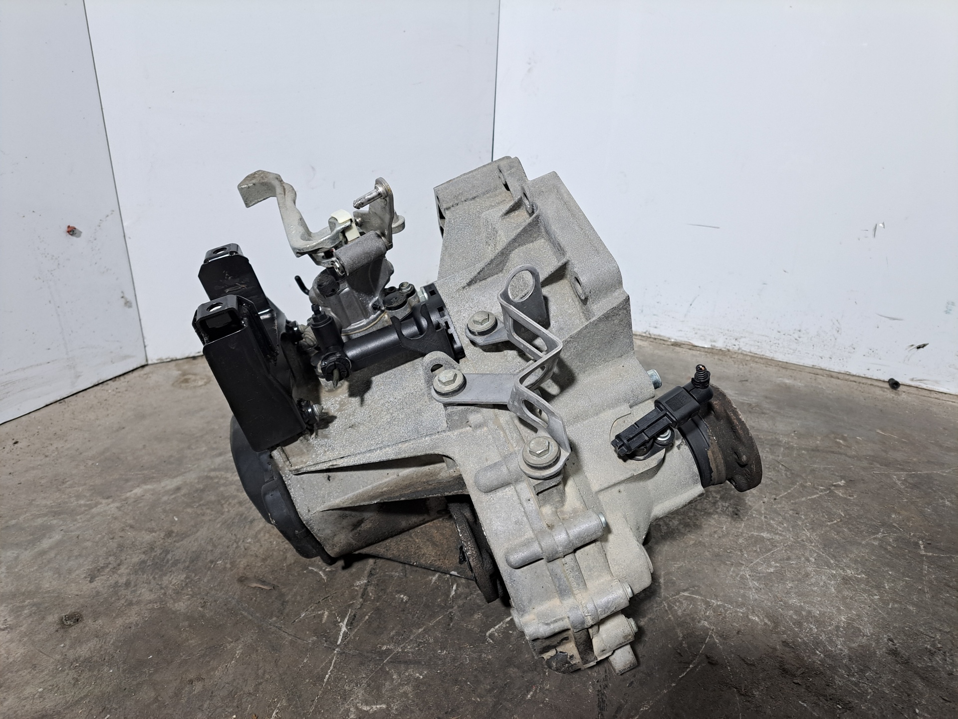 VOLKSWAGEN Polo 4 generation (2001-2009) Gearbox GRZ 23161362