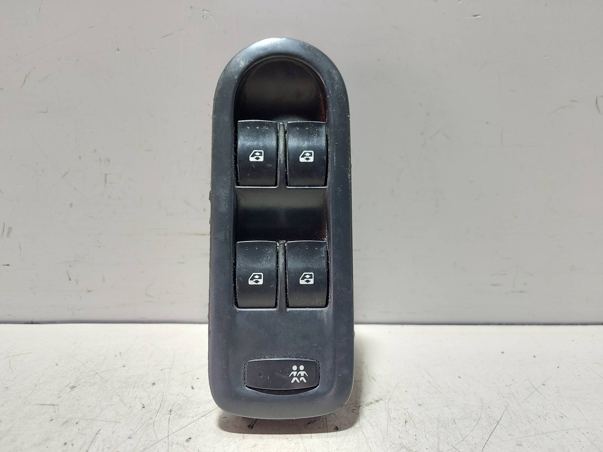 VAUXHALL Front Left Door Window Switch 156018070 25351744