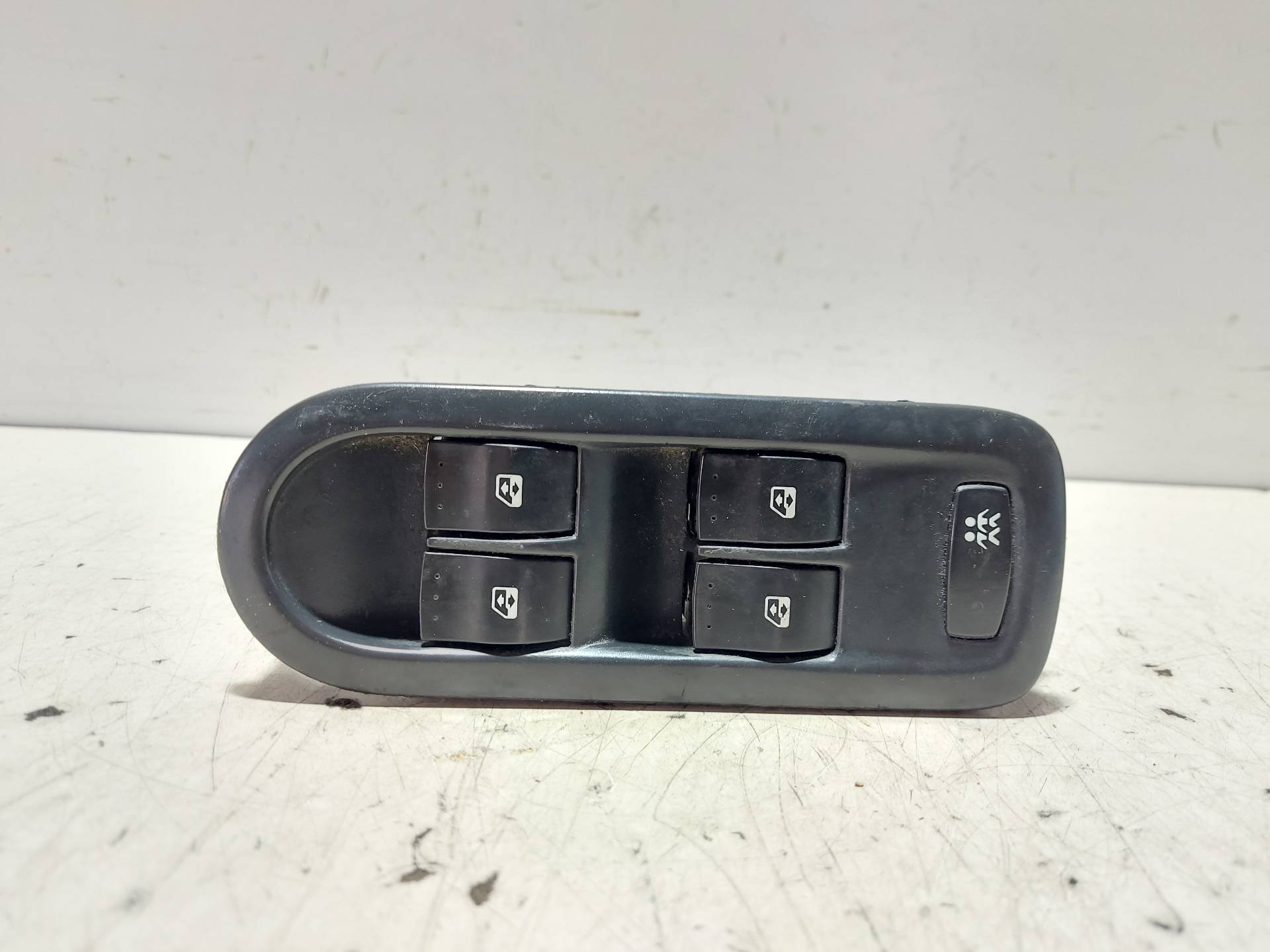 VAUXHALL Front Left Door Window Switch 156018070 25351744