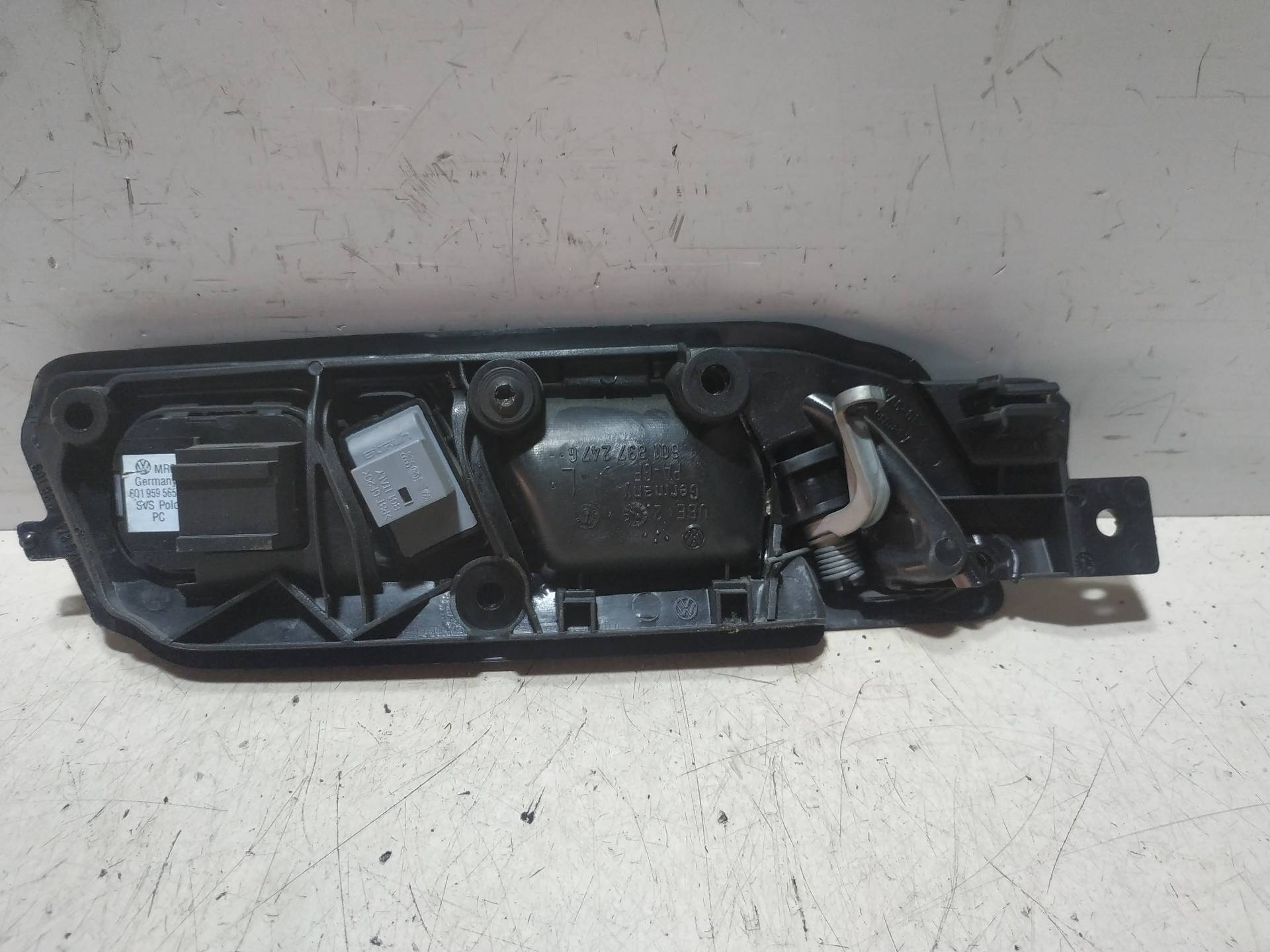 TOYOTA Front Left Door Interior Handle Frame 25618922