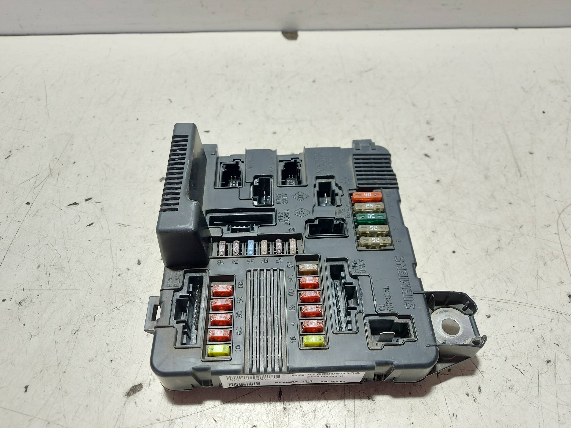 VAUXHALL Fuse Box 8200306033A 25351747