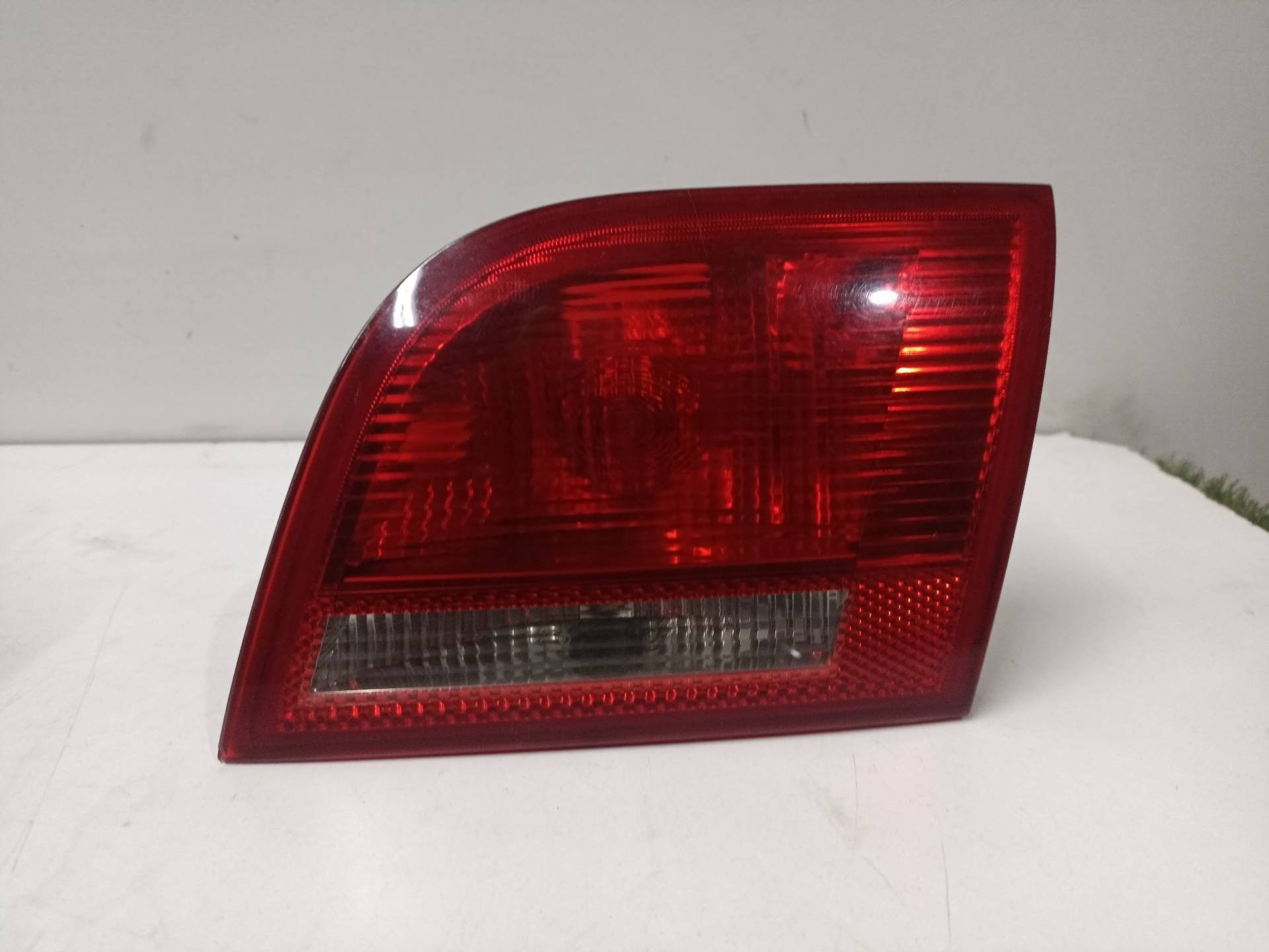 AUDI A2 8Z (1999-2005) Rear Right Taillight Lamp 20023270