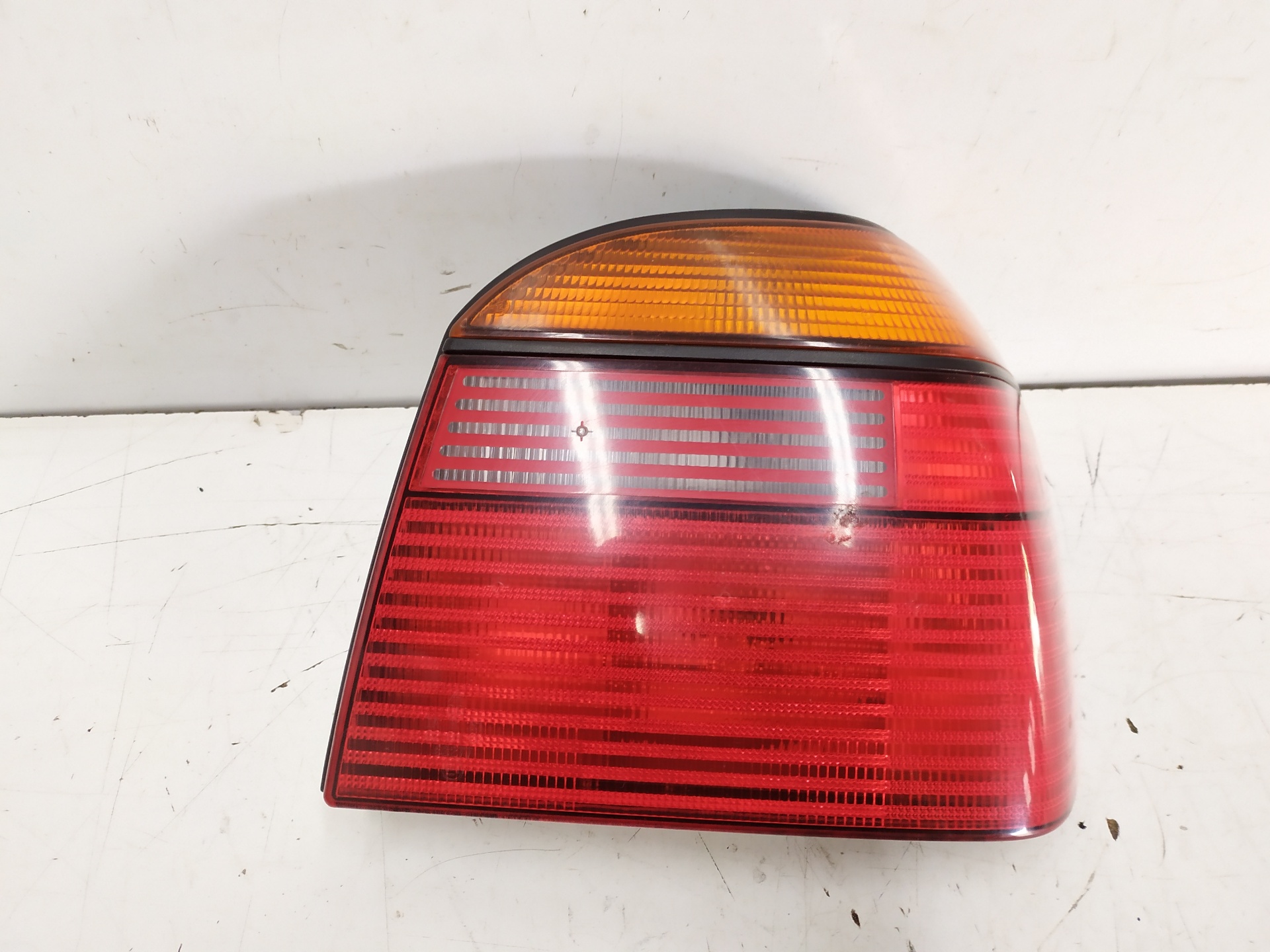 VOLKSWAGEN Passat B2 (1981-1988) Rear Right Taillight Lamp 25393579