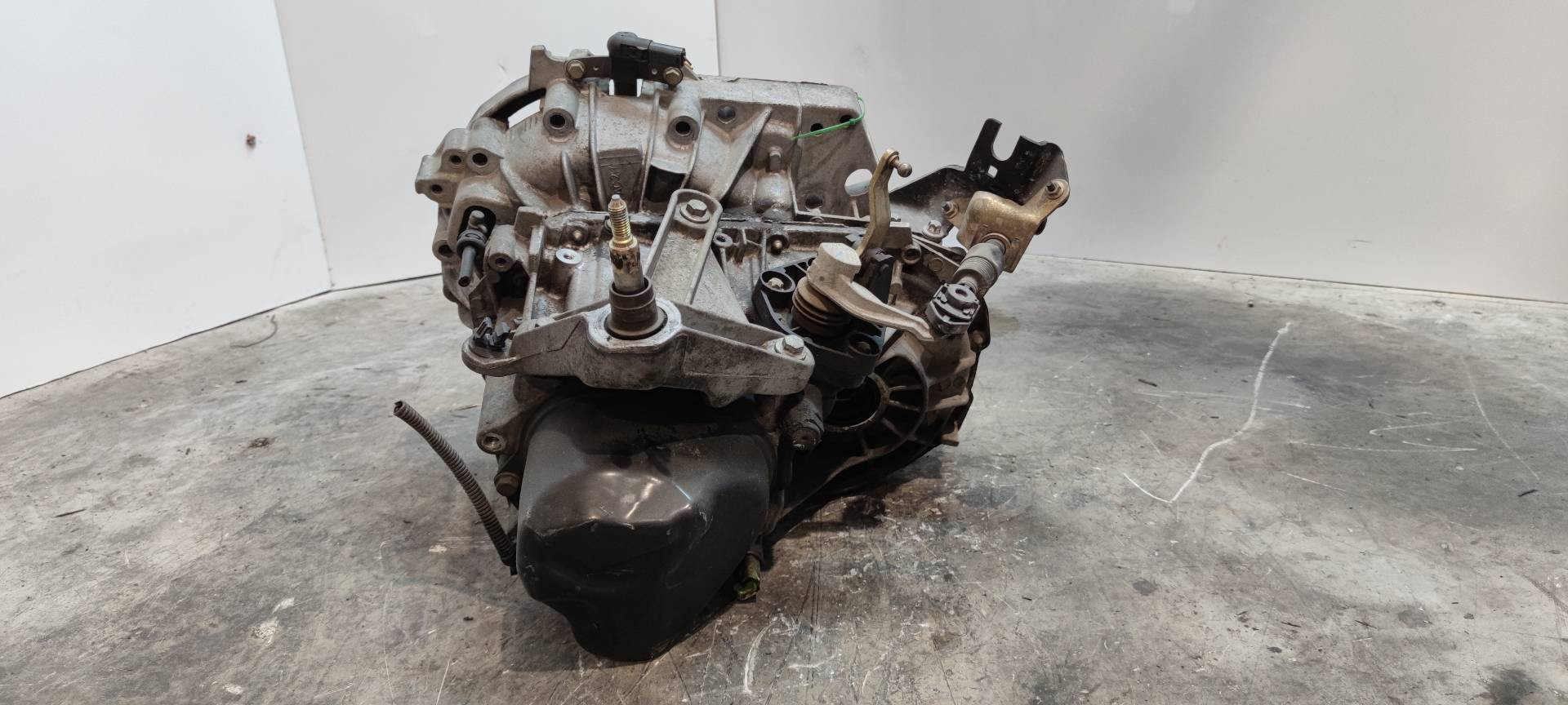 NISSAN Almera N16 (2000-2006) Gearbox JR5106 27179143