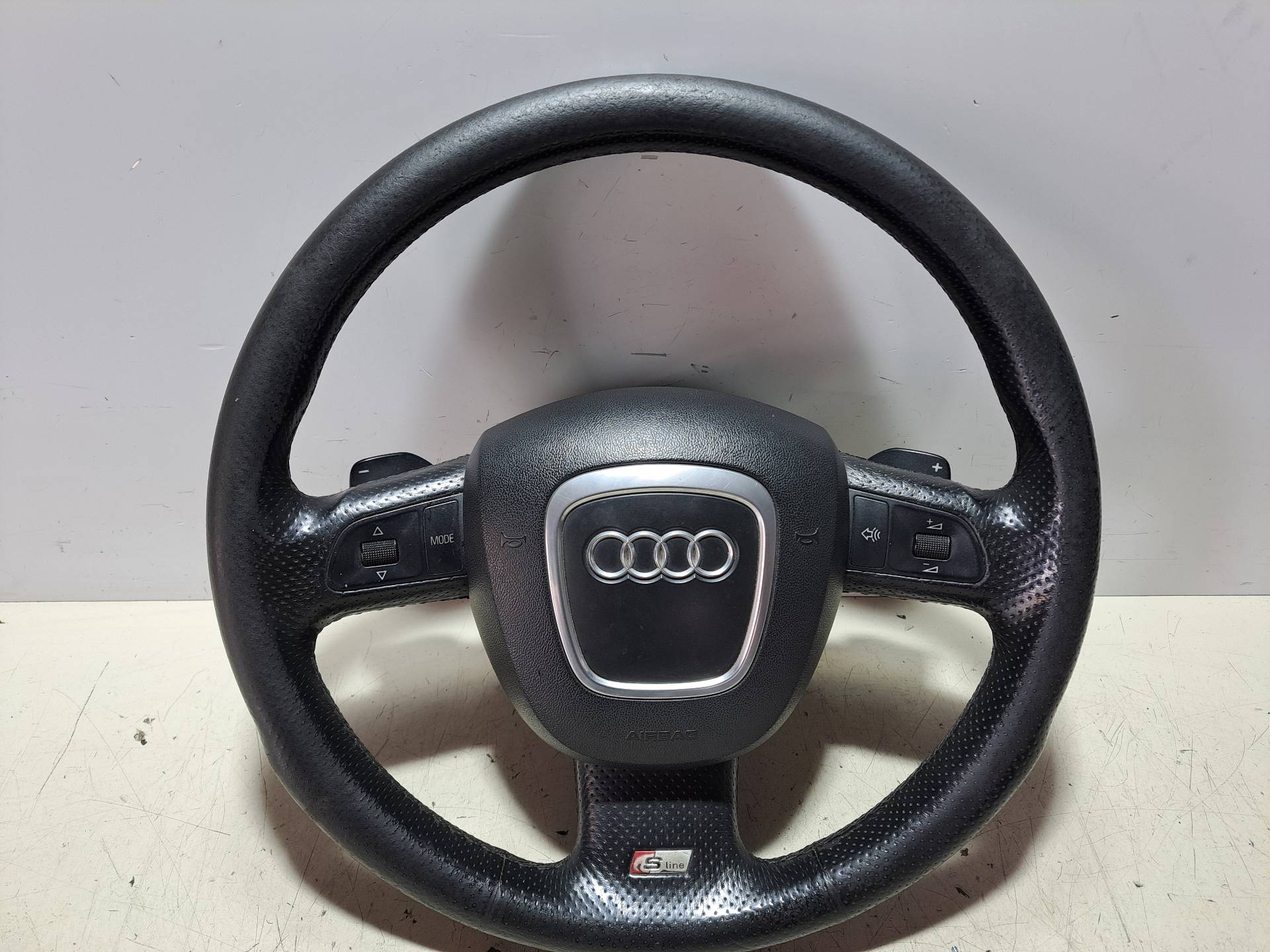 AUDI A6 C6/4F (2004-2011) Ohjauspyörä VOLANTESLINECONLEVAS 25114685