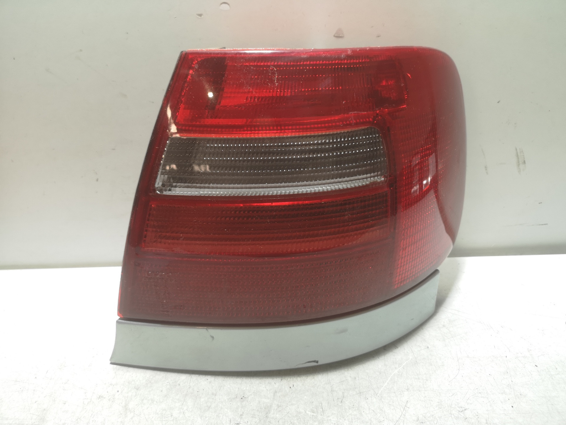 AUDI A4 B5/8D (1994-2001) Rear Right Taillight Lamp 20037191