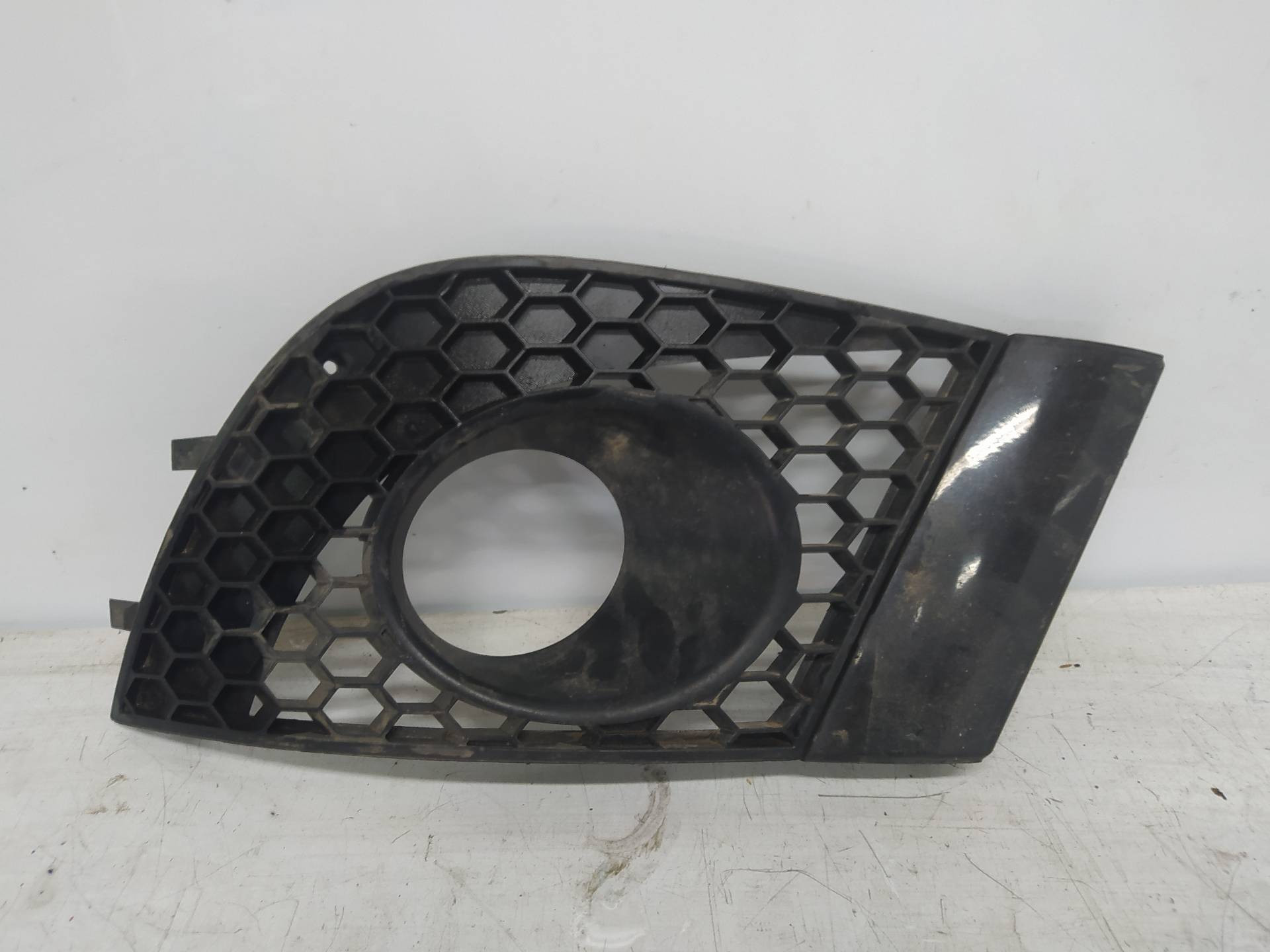 SEAT Cordoba 2 generation (1999-2009) Front Right Grill 6L6853666A 20081152