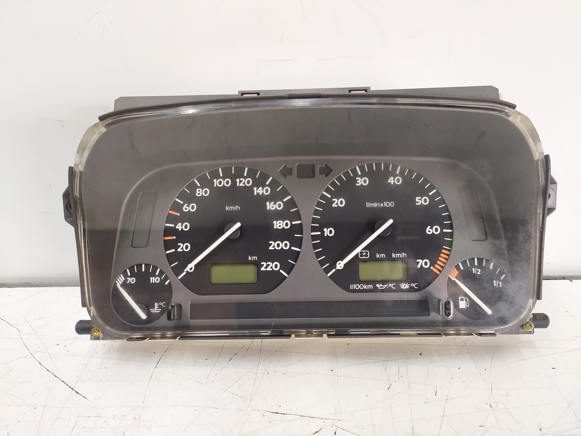 VOLKSWAGEN Passat B2 (1981-1988) Speedometer 1H0919880 27179655