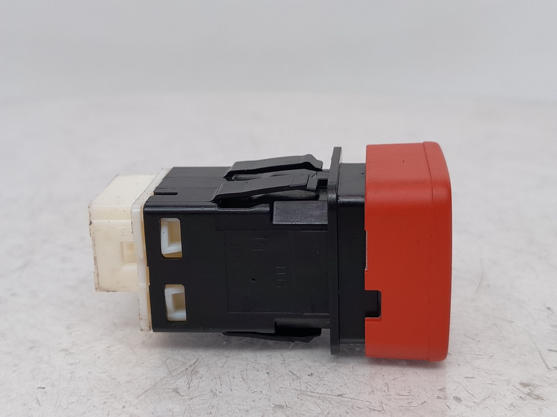Interruptor HN05 9710618277 de Peugeot 5008 2020-2023 - pieza usada