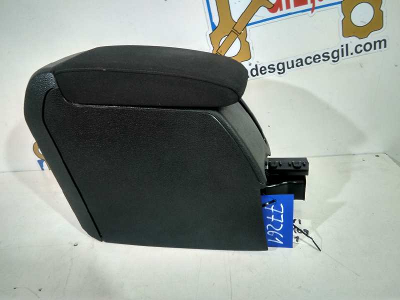 Apoyabrazos central CBDC 1K5864251C de Volkswagen Golf 2008-2009 - pieza usada