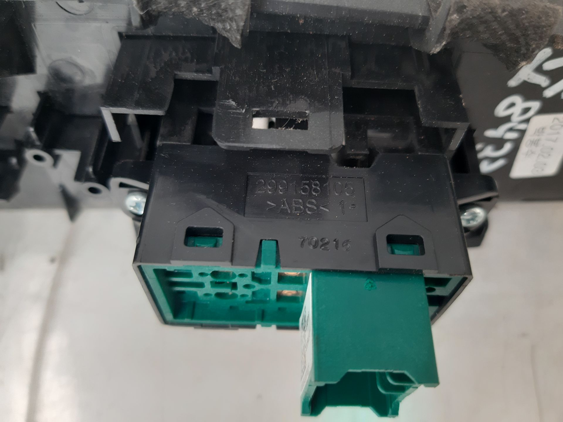 Mando elevalunas trasero izquierdo D4FD 299158105 de Kia Optima 2016-2018 - pieza usada
