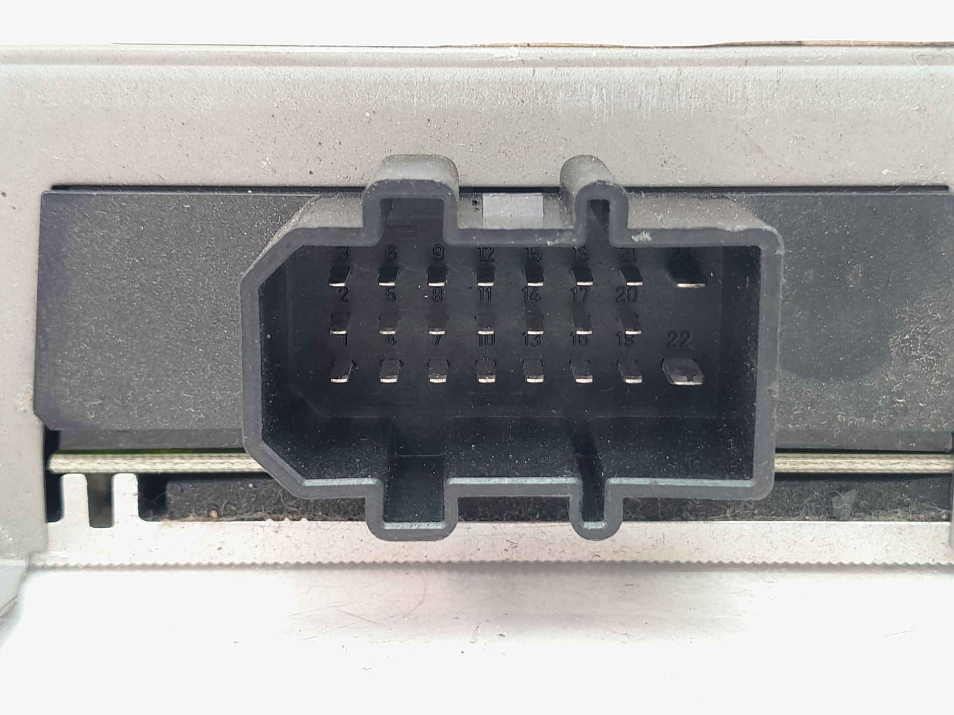 Amplificador de sonido BRD 8E09035223D de Audi A4 b7 (8ec) 2004-2008 - pieza usada