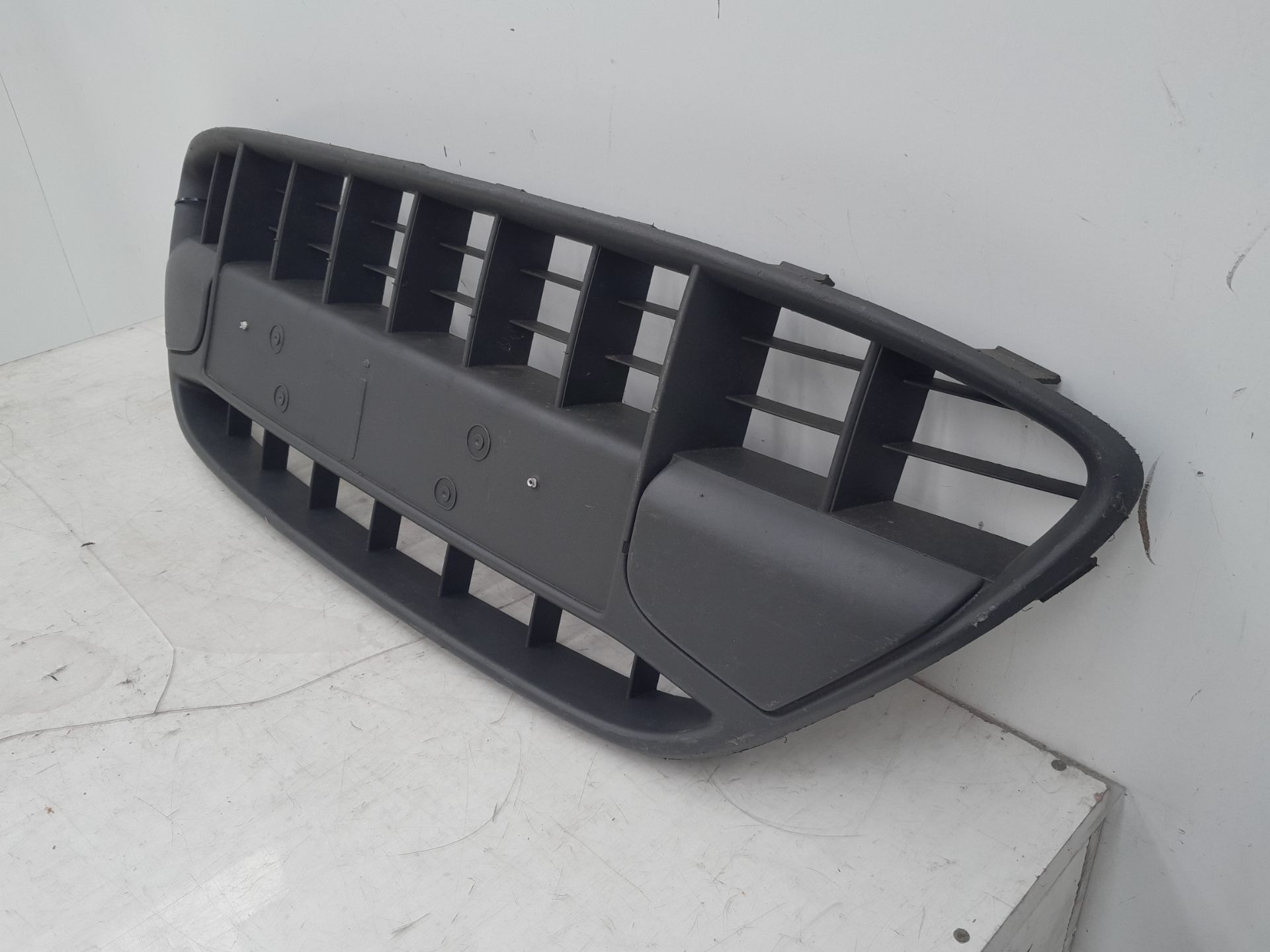 Rejilla paragolpes central de Ford Fiesta vi (cb1, ccn) 2008-2012 - pieza usada