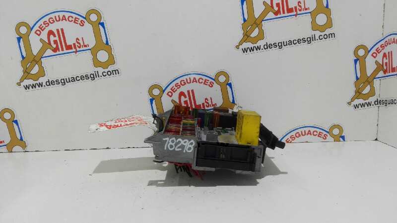 Caja de relés / fusibles X20DTH 90504534 de Opel Vectra 1995-1999 - pieza usada