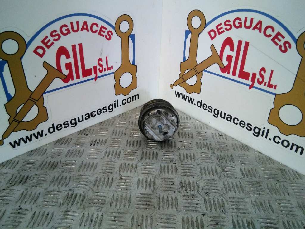 Soporte motor 8D0199379AC de Volkswagen Passat 1998-2000 - pieza usada