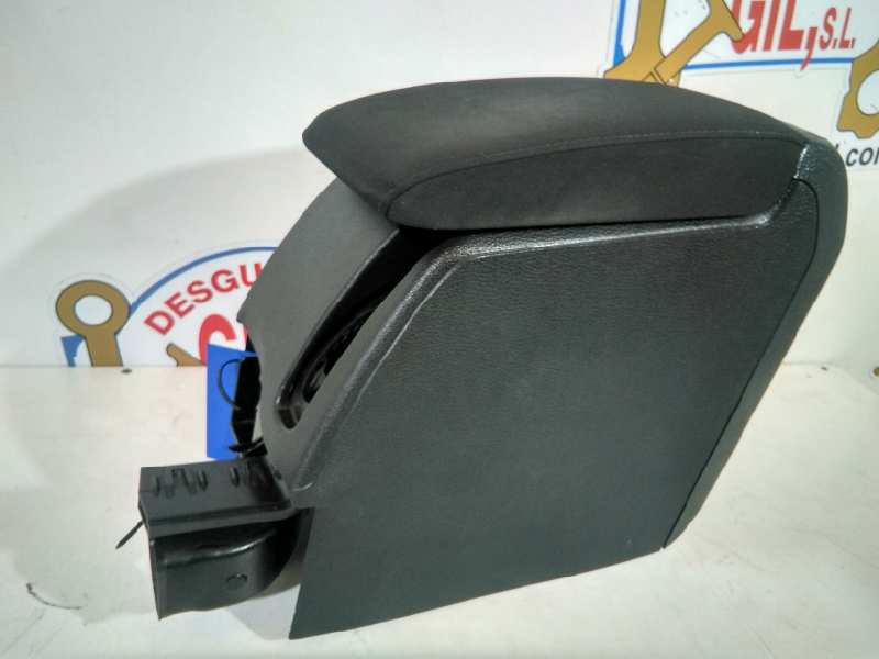 Apoyabrazos central CBDC 1K5864251C de Volkswagen Golf 2008-2009 - pieza usada