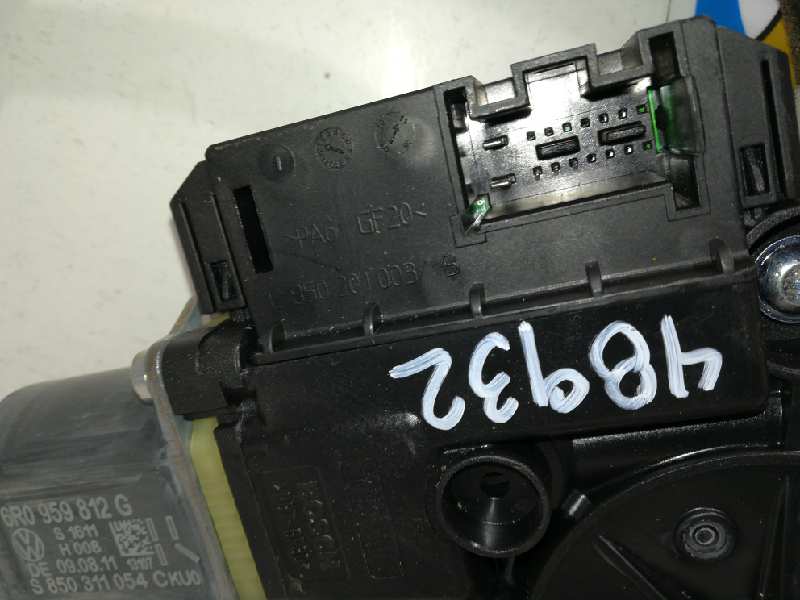 Motor elevalunas trasero derecho 6R0959812G de Volkswagen Polo 2009-2011 - pieza usada