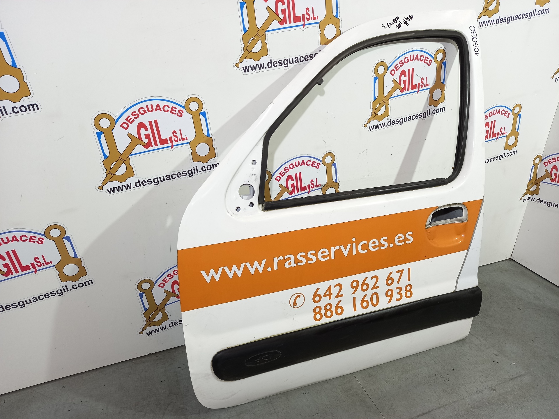Puerta delantera izquierda K9K732 de Renault Kangoo 2001-2002 con 175480 km - pieza usada