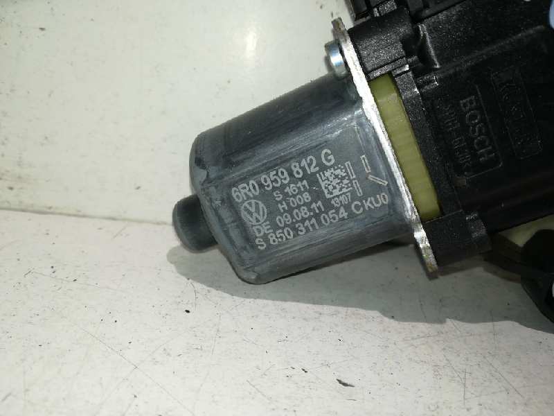 Motor elevalunas trasero derecho 6R0959812G de Volkswagen Polo 2009-2011 - pieza usada