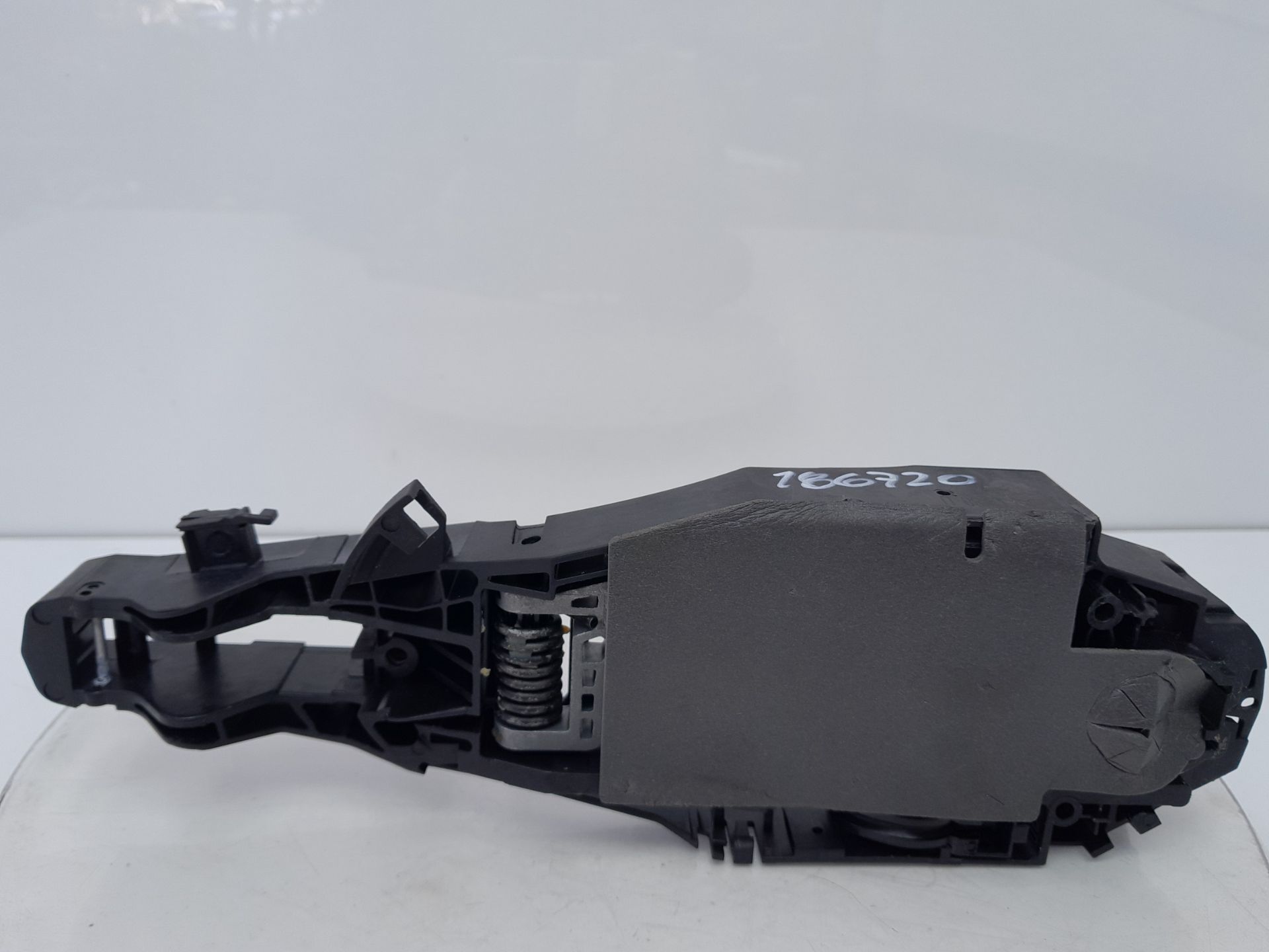 Soporte maneta exterior delantera izquierda HN05 9820341080 de Peugeot 5008 2020-2023 - pieza usada